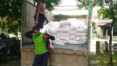 Para pekerja rentan di Kabupaten Kudus yang bersiap menyambut pembagian Tunjangan Hari Raya (THR) dari pihak perusahaan.