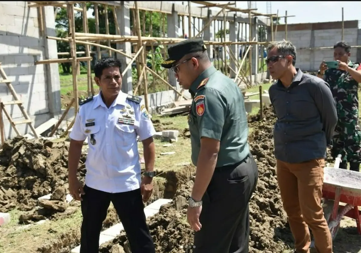 Komandan Kodim 0716/Demak Dony Romansyah bersama jajarannya saat meninjau langsung progres pembangunan Koperasi Desa Merah Putih.