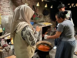 Mahasiswa KKN UPGRIS Pelajari dan Dukung Produksi Gula Aren di Desa Branjang