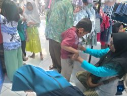 Puluhan Anak Yatim di Kendal Bahagia, Bebas Pilih Baju Lebaran Gratis di Toko Ketua Komisi D