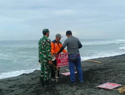 Awas Ombak Besar, Wisatawan Pantai Dewaruci Purworejo Dilarang Mandi di Laut