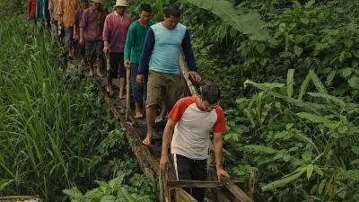 Tebing Rawan Longsor Tak Surutkan Petani Kendal Rawat Irigasi Wangan Blawong