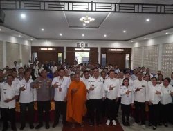 Potret Indah Toleransi! Bupati Witiarso Utomo Persilakan 5.000 Umat Buddha Rayakan Waisak di Pendopo Jepara