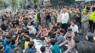 Tuntut Keadilan Kasus Andrie Yunus, Mahasiswa Semarang Gelar Unjuk Rasa di DPRD Jateng