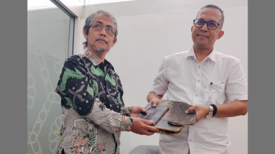 Dinpusip Kabupaten Purworejo Buru Naskah Kuno ke Cilacap untuk Alih Media Digital