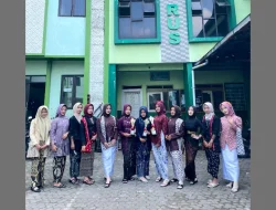 Lomba Fashion Show MTs NU Raden Umar Said Meriahkan Hari Kartini 2026