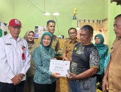 TP PKK Kudus Salurkan Bantuan untuk Korban Bencana Rumah Roboh