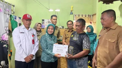 TP PKK Kudus Salurkan Bantuan untuk Korban Bencana Rumah Roboh