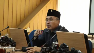 Wakil Ketua Komisi B DPRD Jateng, Endro Dwi Cahyono, memberikan penjelasan terkait dorongan pembentukan Perda larangan peredaran daging anjing dan kucing.