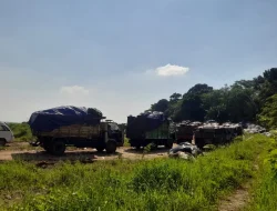 Cuma Satu Alat Berat yang Aktif, Puluhan Truk Sampah di TPA Darupono Kendal Antre Panjang