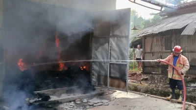 Oven Pengering Kayu di Sekuro Jepara Terbakar, Kerugian Capai Rp 100 Juta