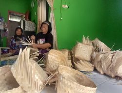 Wadah Daging Kurban Ramah Lingkungan! Anyaman Besek Desa di Purworejo Ini Laris Manis