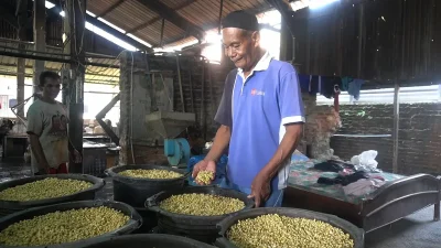 Harga Kedelai Naik, Produsen Tahu di Kudus Pilih Tahan Harga Jual