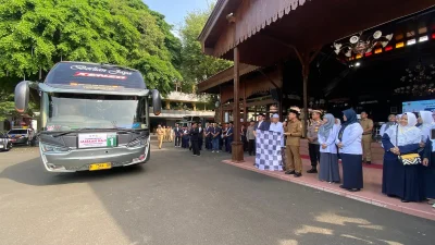 1.200 Jemaah Haji Kudus Mulai Diberangkatkan, 3 Orang Terpaksa Ditunda