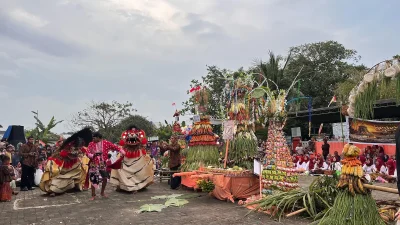 Warga Desa Kaliputu Kudus Gelar Tradisi Sedekah Bumi dengan Sembilan Gunungan