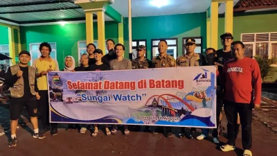 Misi Perjalanan 1.200 KM Komunitas Sungai Watch Tiba di Batang, Berikan Edukasi ke Warga