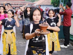 Ratusan Penari dan Bupati Pemalang Kompak Flashmob Tarian Nusantara di Pantai Widuri