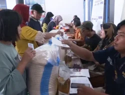 Ribuan Warga Tanahbaya Pemalang Terima 20 Kg Beras dan Minyak Gratis, Ini Pesan Khusus Bupati Anom