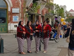 Penyewaan Kebaya di Kota Lama Semarang Meningkat Pesat saat Libur Iduladha, Segini Tarif Lengkapnya