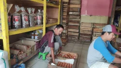 Efek Program MBG Mandek! Harga Telur Ayam di Pasar Pagi Pemalang Langsung Turun