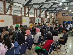 Hari Pertama SPMB SMP Semarang, Ratusan Wali Murid Padati Posko Pengaduan