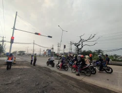 Hari Pertama Uji Coba Traffic Light Pelabuhan Kendal: Pengendara Masih Banyak yang Bandel Menerobos