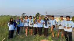 Peduli Lingkungan, KKN UIN Walisongo Tanam 50 Bibit Sirsak di Tanggul Sungai Desa Pecuk