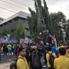 Ribuan Mahasiswa BEM SERA Gelar Aksi di Semarang, Soroti Harga BBM hingga Revisi UU Polri