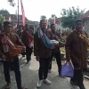 Tradisi Unik Merti Desa Mojo Kendal, Bapak-Bapak Kompak Pikul Tumpeng