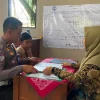 Bikin Haru! Polisi di Kudus Jemput dan Dampingi Siswa Yatim Piatu Ambil Rapor ke Sekolah