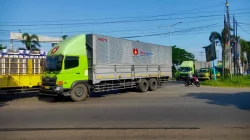 Jalan Pantura Pati-Rembang Macet Parah Akibat Truk Tangki Rusak