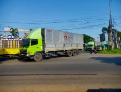Jalan Pantura Pati-Rembang Macet Parah Akibat Truk Tangki Rusak