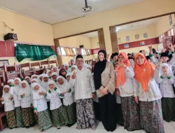 MI Darul Ulum 02 Hadirkan Pengajar Prancis di Program English Club