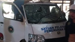 Gara-gara Gas Nyangkut Sandal, Mobil Makan Bergizi Gratis Bablas Tabrak Rumah Warga di Pati
