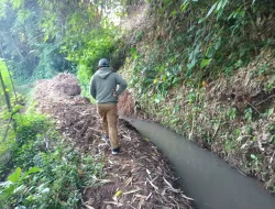 Petani Margorejo Kudus Gerak Cepat Tangani Longsor, Saluran Irigasi Jrebeng Kembali Lancar