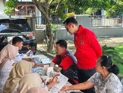 ‎‎Posko Cek Kesehatan Gratis DPC PDI-P Kudus Diserbu Warga