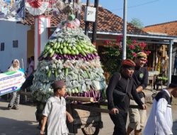 Kirab Budaya Ponpes Al-Asy’ariyyah Pemalang Meriahkan Tahun Baru Islam 1448 H
