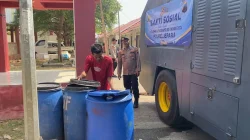 Krisis Air Bersih, Desa Kedungmalang Terima Bantuan 6 Ribu Liter dari Polres Jepara