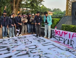 Rupiah Tembus Rp 18.000, BEM SI Desak Pemerintah Perbaiki Kondisi Ekonomi