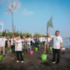 Gubernur Ahmad Luthfi Pimpin Gerakan Mageri Segoro Cegah Abrasi di Pantai Tirang