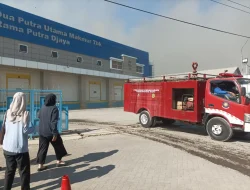 Pabrik Dua Putra Pati Terbakar, Belasan Mobil Damkar Diterjunkan