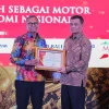 Gubernur Ahmad Luthfi Raih Penghargaan Tokoh Penggerak UMKM dan Ekonomi Kreatif