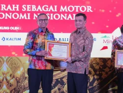 Gubernur Ahmad Luthfi Raih Penghargaan Tokoh Penggerak UMKM dan Ekonomi Kreatif