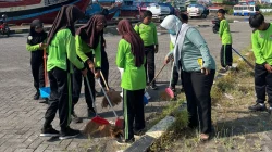 Menuju Adiwiyata Nasional, SDN Bangsalrejo Pati Gencarkan Aksi Bersih Pesisir dan Pasar