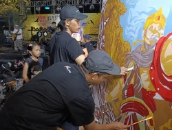 Seniman Mural Batang Jadikan Tembok Media Kritik yang Berbuah Prestasi Nasional