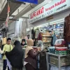 Jelang Masuk Sekolah, Penjualan Seragam di Pasar Johar Semarang Meroket Tajam, Segini Harga Setelannya