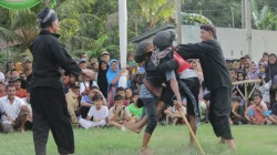 Ritual Adat Ujungan dan Keramik Klampok Banjarnegara Resmi Jadi WBTb 2026
