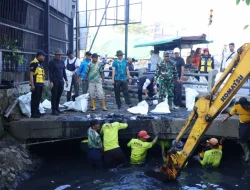 Bupati Kudus Turun Langsung Pimpin 174 Personel Bersihkan Selokan Proliman Tanjungkarang