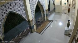 Datang Berboncengan, Dua Pencuri Terekam CCTV Saat Bobol Kotak Amal Masjid An Nur Kaliwungu