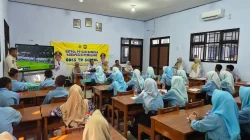Satpol PP Beri Edukasi Literasi Digital bagi Pelajar SMPN 5 Comal Pemalang